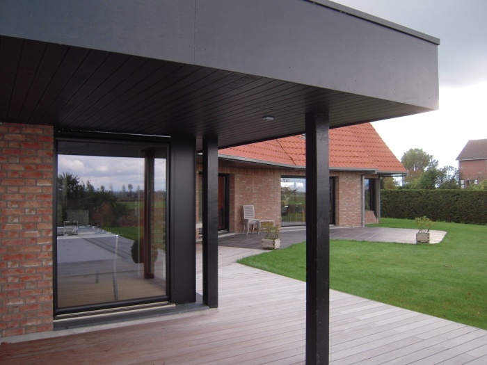Extension Maison Contemporaine : terrasse couverte
